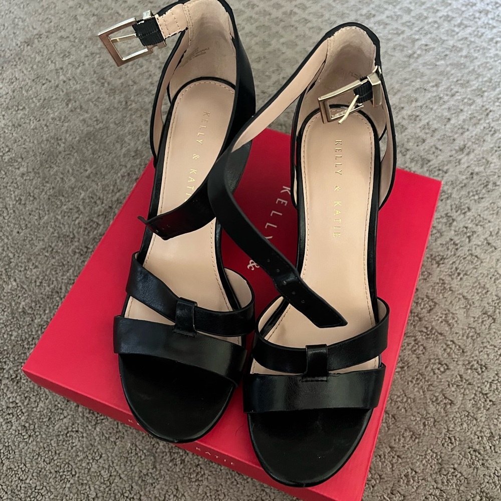 Cute black wedges! Perfect for office or with a dress!